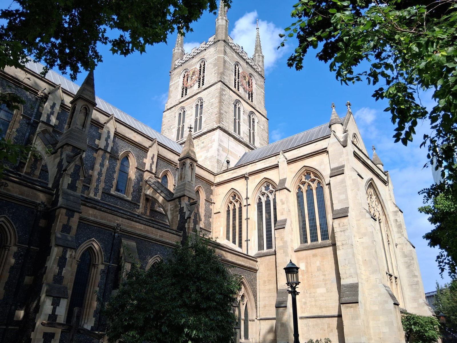 Southwark Cathedral – London – A guide to visiting